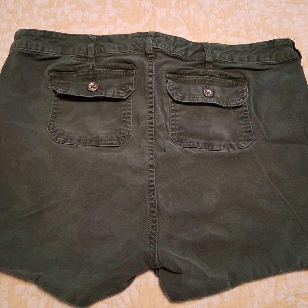 Women's Shorts, Torrid brand, size 18, Dark Green Camo/Flower appliques - Picture 2 of 4